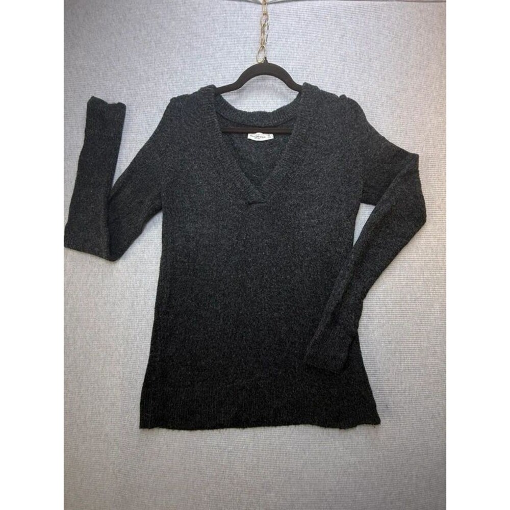 Abercrombi and fitch v neck sweeter